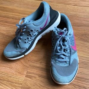 Nike Flex 2015 Run gray,pink,black kids size 6